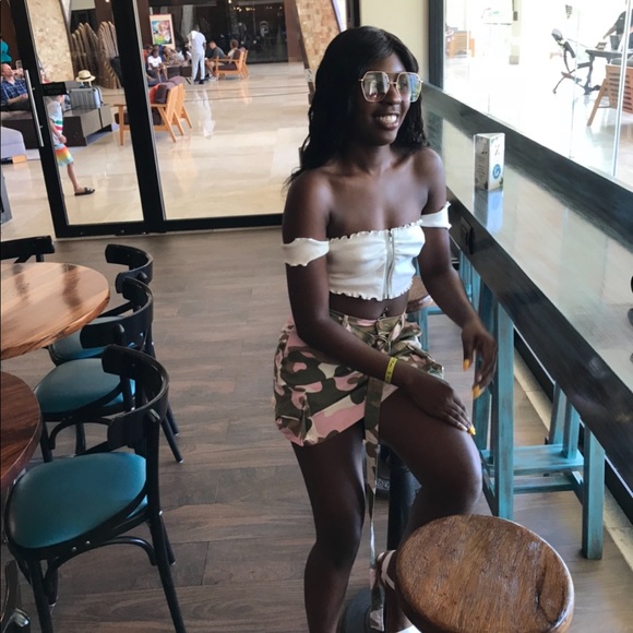 Cute high waist mini skirt - Picture 2 of 3